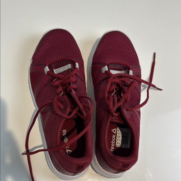 Reebok Burgundy Sneakers Bold Low-Top Design - Picture 4 of 10